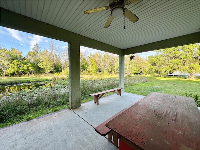 view of terrace with ceiling fan