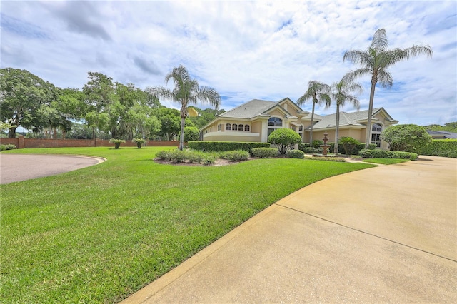 view of front facade with a front yard