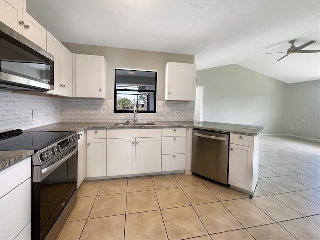 kitchen featuring kitchen peninsula, stainless steel appliances, ceiling fan, sink, and white cabinetry