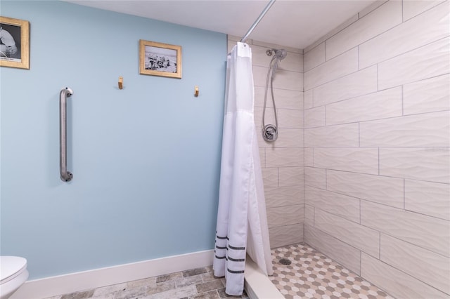 bathroom featuring tile patterned floors, toilet, and a shower with shower curtain