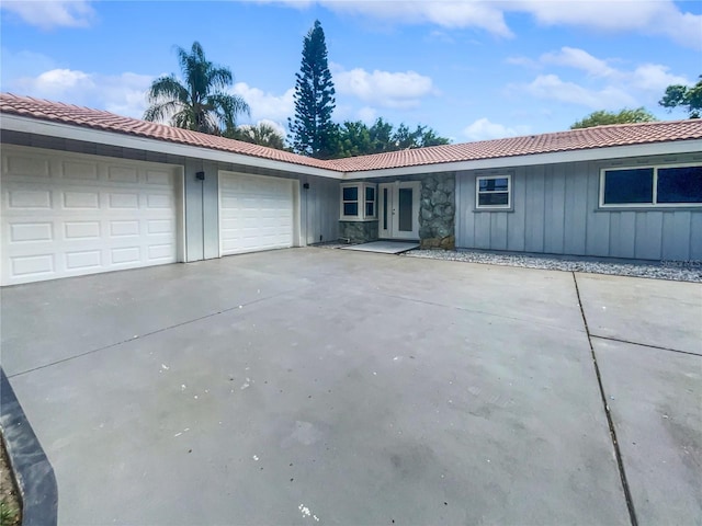 view of front facade featuring a garage