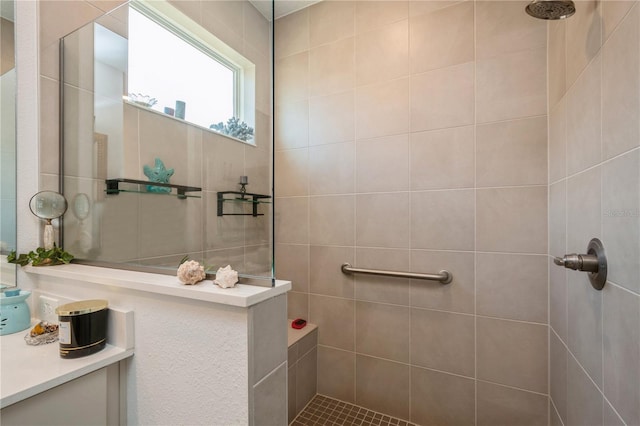 bathroom featuring tiled shower