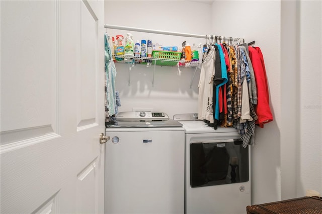 laundry room featuring washer and clothes dryer