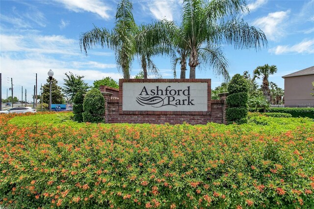 view of community / neighborhood sign