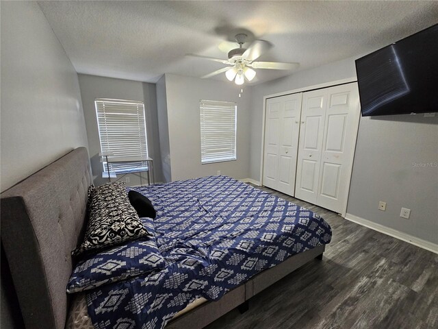 bedroom featuring dark wood-type flooring, a closet, ceiling fan, and a textured ceiling