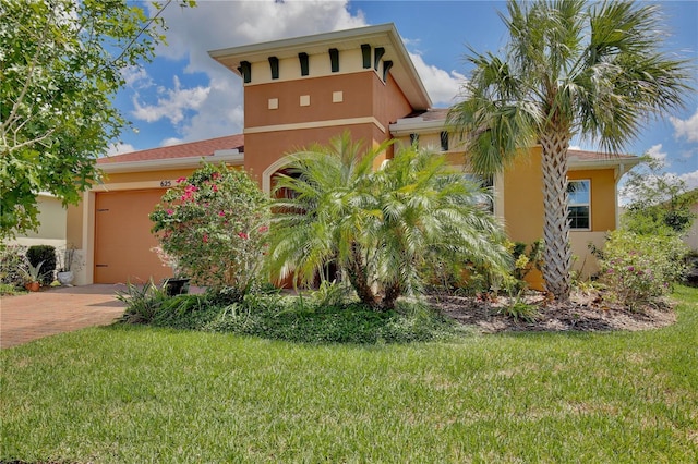 view of front of property featuring a front lawn and a garage