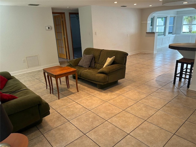 living room featuring recessed lighting, visible vents, baseboards, and light tile patterned flooring