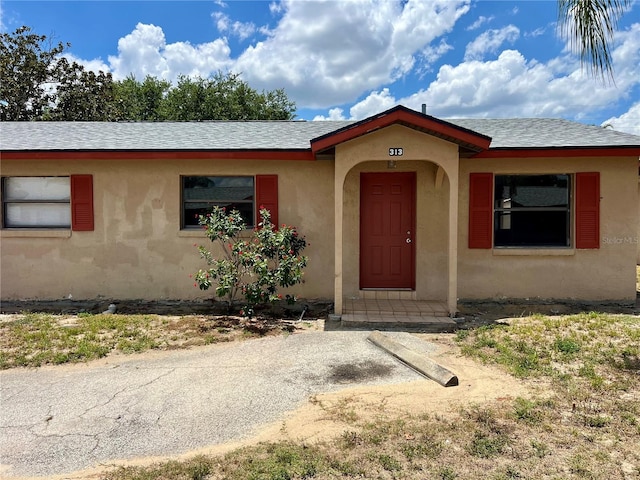 view of front of property