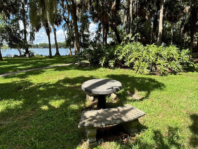 view of yard featuring a water view