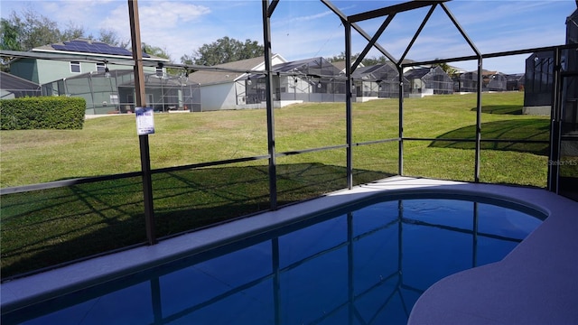 view of swimming pool with a yard