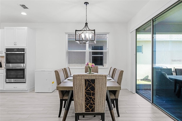 dining room with a notable chandelier, recessed lighting, visible vents, baseboards, and light wood-style floors