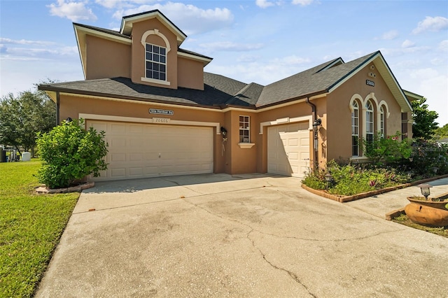 view of front facade featuring a garage