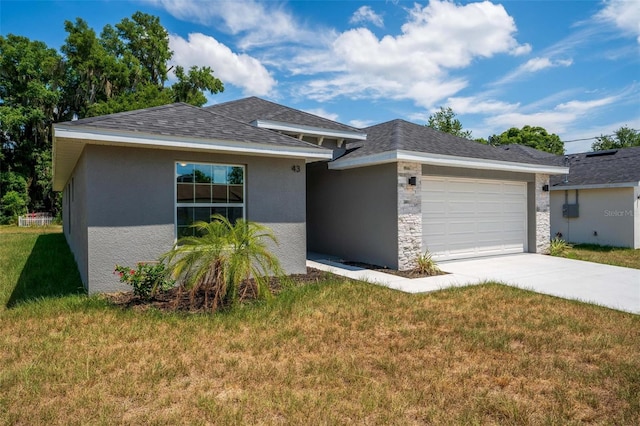 view of front facade featuring a front lawn and a garage