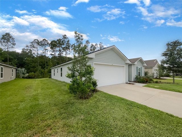 view of front of home featuring a front lawn and a garage