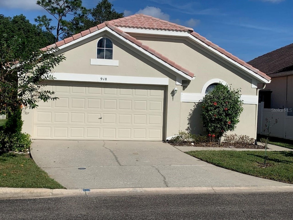 view of front facade with a garage