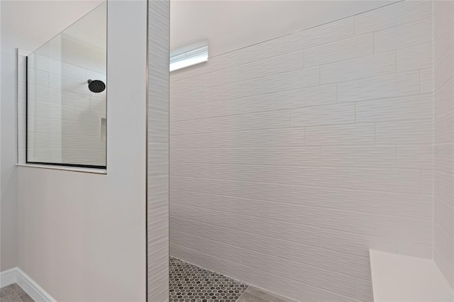 bathroom featuring tiled shower