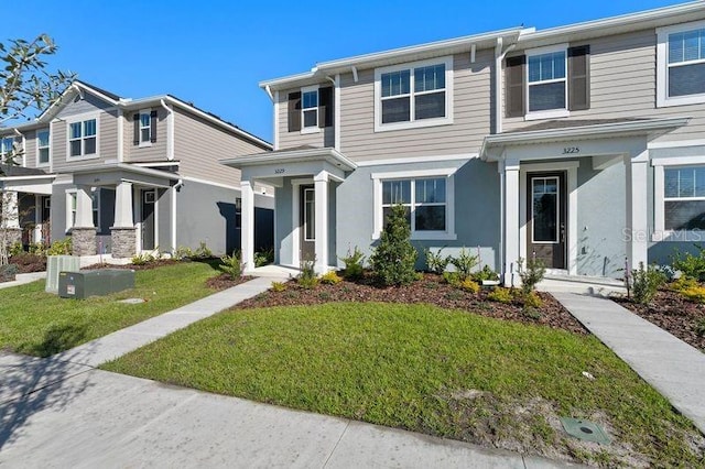 view of front facade featuring a front yard