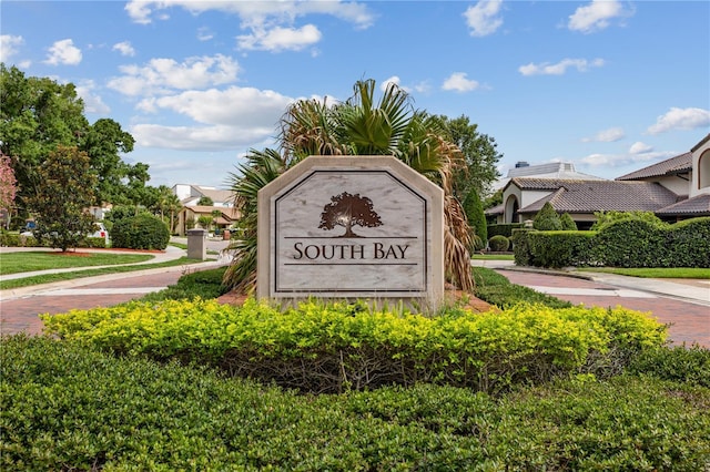 view of community / neighborhood sign