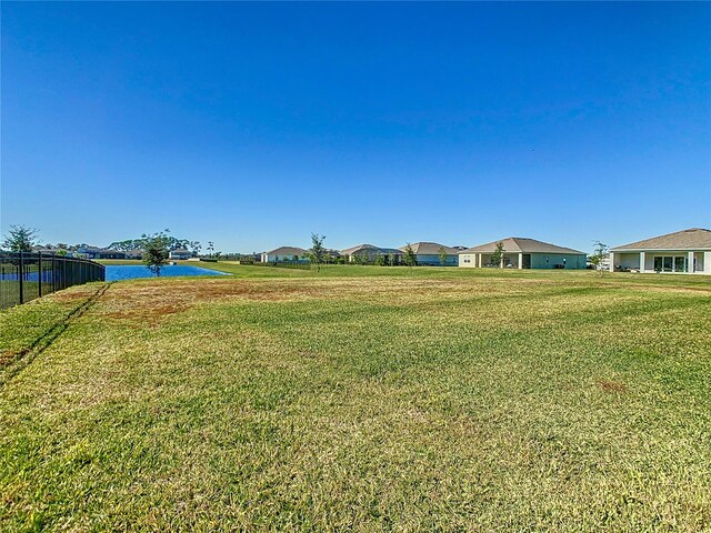 view of yard featuring a water view