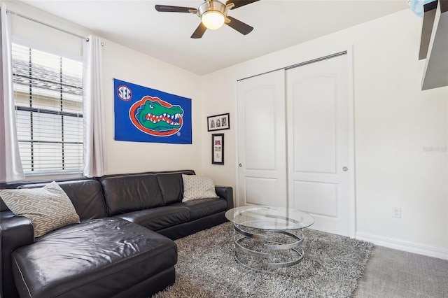 carpeted living room featuring ceiling fan