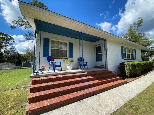 view of front of home featuring a front yard and covered porch