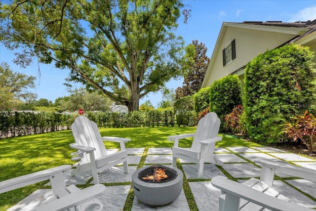 view of patio with a fire pit