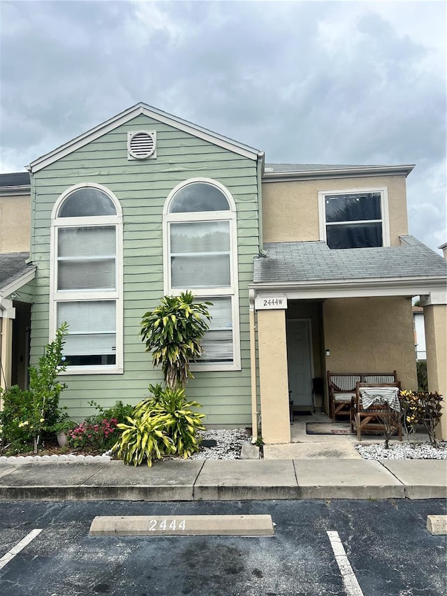 view of front facade