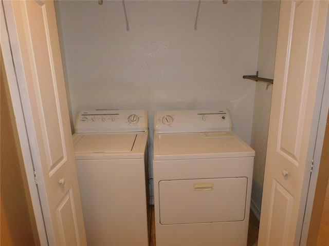 laundry room with washer and clothes dryer