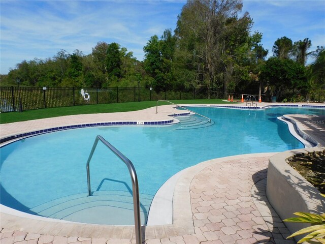 view of swimming pool