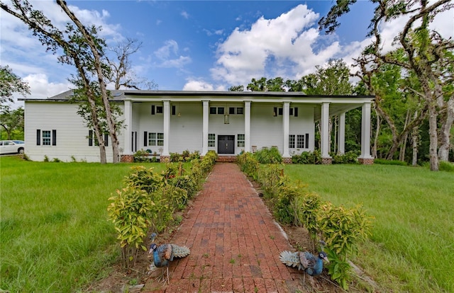 view of front of home with a front lawn