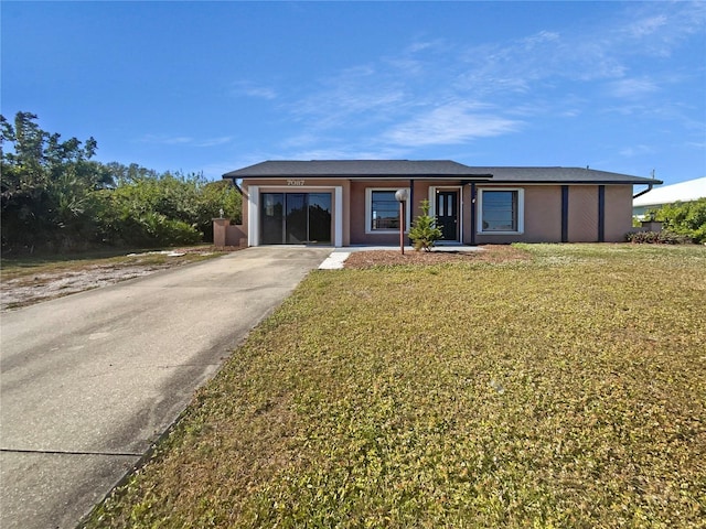 view of front facade with a front lawn