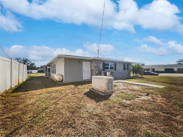 back of house featuring a yard