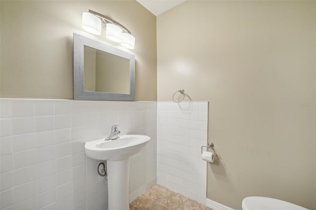 bathroom featuring tile patterned floors and tile walls