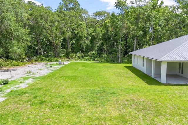 view of yard with a patio