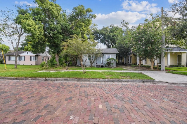 view of front of house with a front lawn