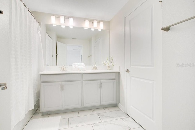 bathroom featuring a shower with curtain and vanity