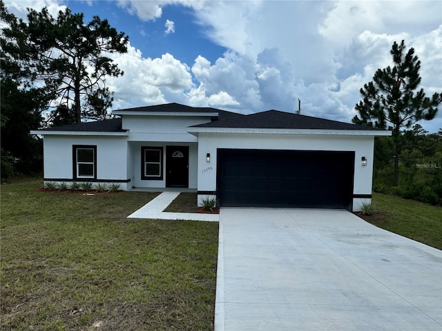 view of front of home featuring a front yard and a garage