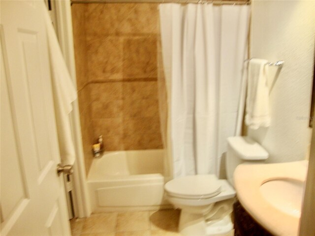 bathroom featuring toilet and shower / bath combo with shower curtain