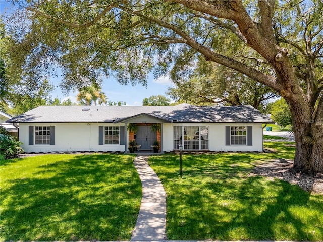 single story home with a front yard