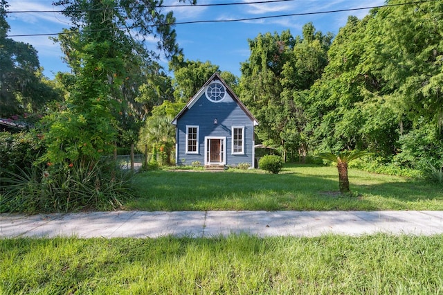 view of front of house featuring a front yard