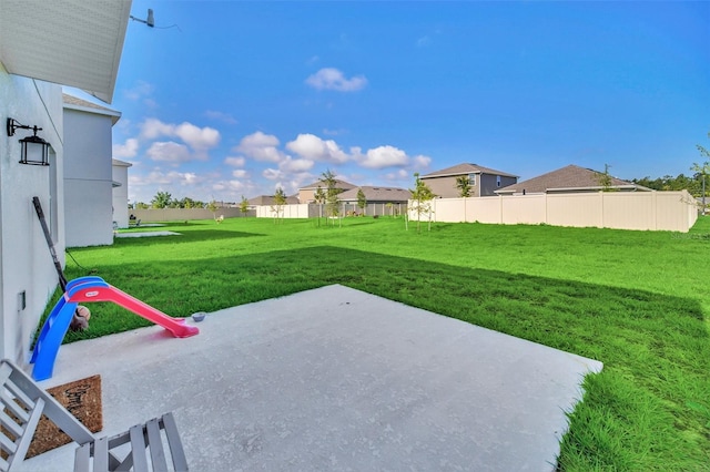 view of yard featuring a patio area