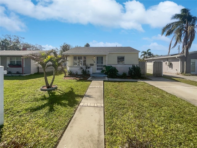 view of front of home featuring fence and a front yard