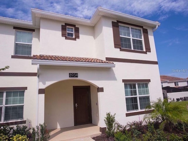 view of front facade with stucco siding