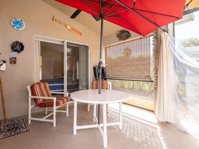 sunroom with vaulted ceiling