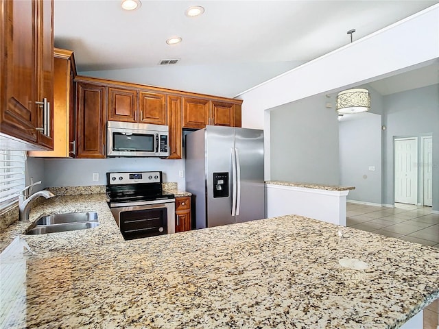 kitchen featuring kitchen peninsula, stainless steel appliances, vaulted ceiling, sink, and pendant lighting