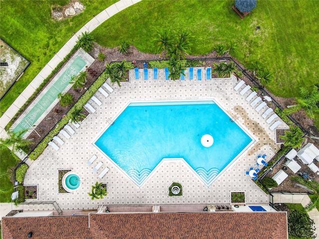 view of swimming pool