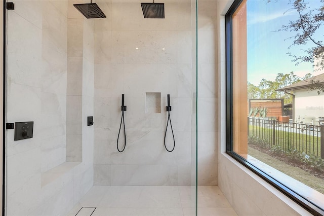 bathroom featuring a tile shower