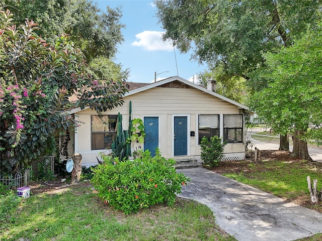 view of front of house with a front lawn