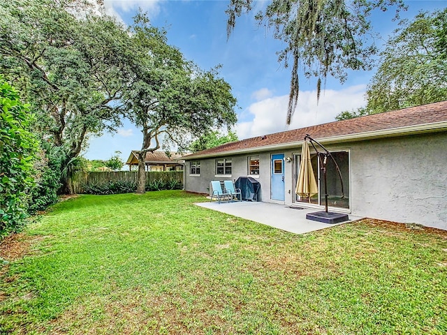 view of yard with a patio area