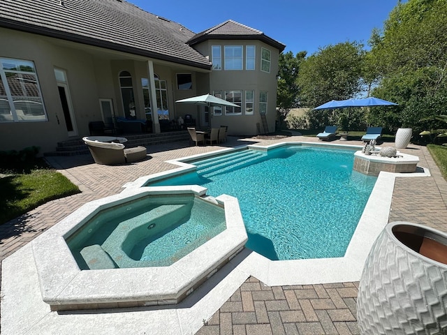 8734 Crestgate Cir, Orlando, FL 32819 - view of swimming pool featuring a patio and a pool with connected hot tub